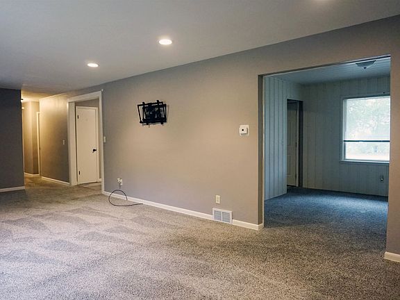3rd image of 2728 Edgewood Dr
