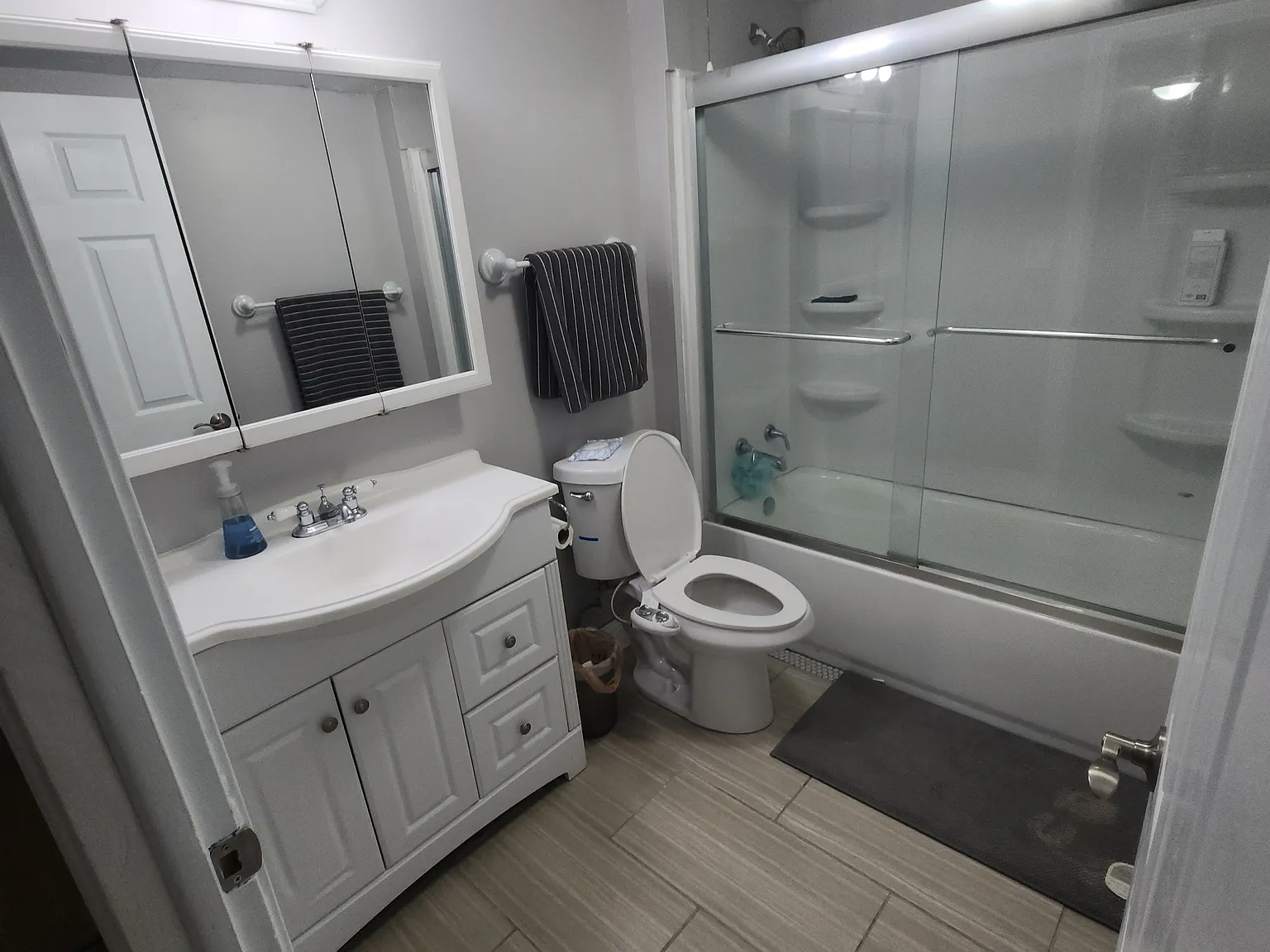 4 bed, 1800 sqft, $2,300 — Photo 2