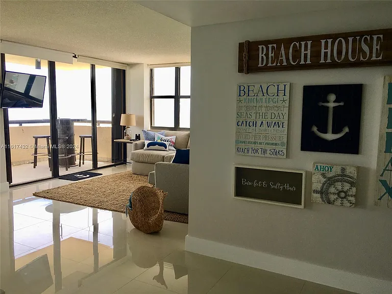 2555 Collins Ave #1711 — Photo 7