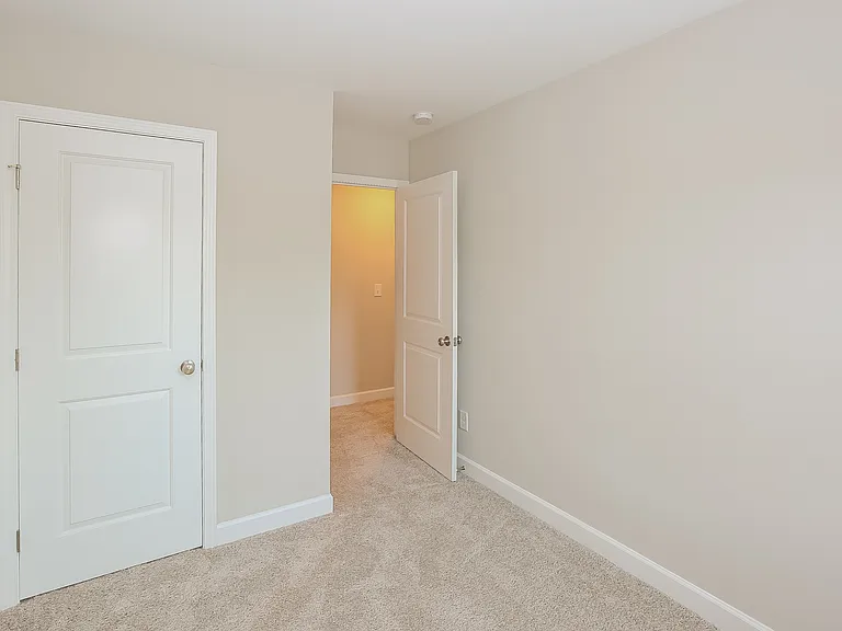 142 Rowan St S — Photo 10