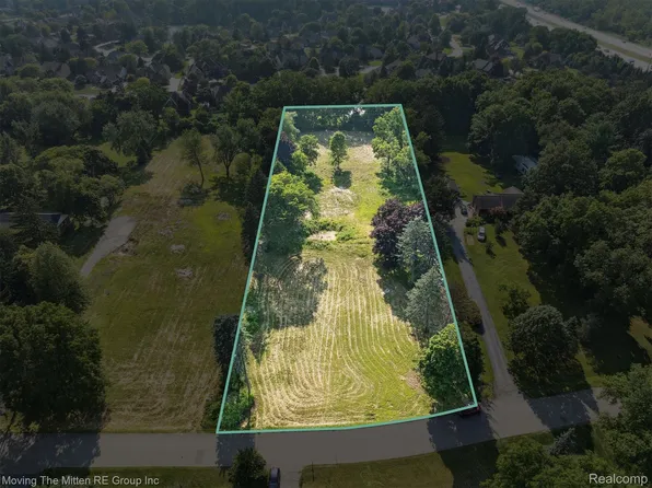 13925 Ridgewood Dr, Plymouth, MI 48170