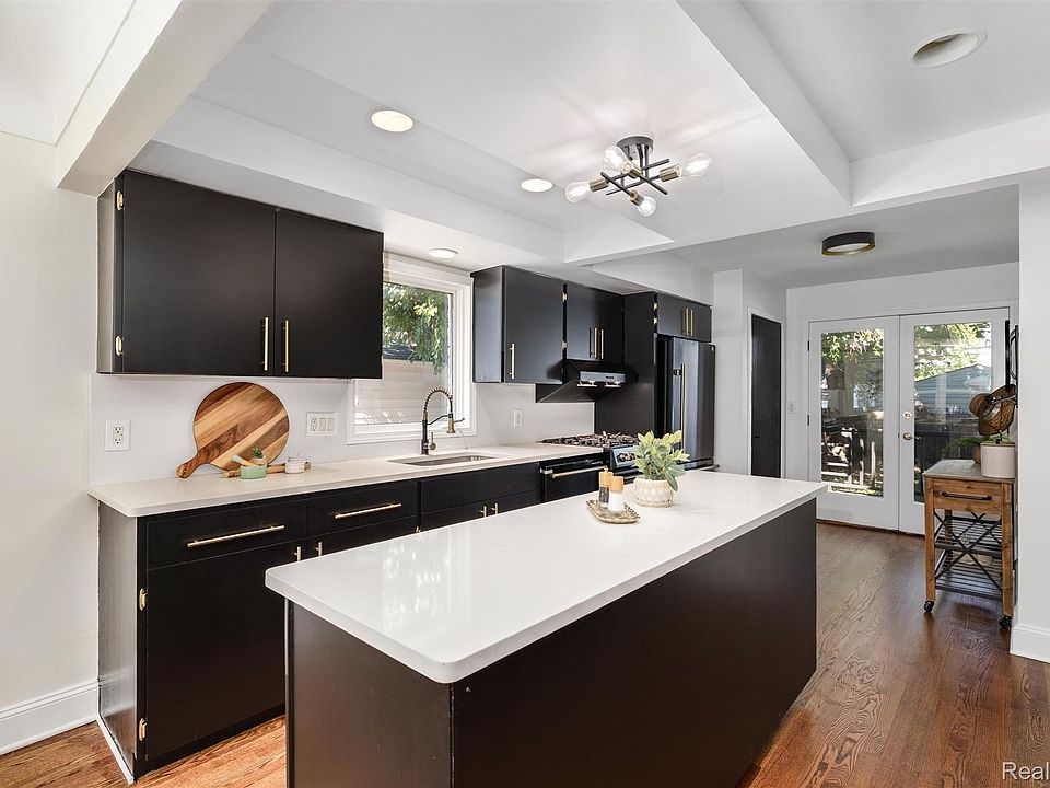 2433 Dallas Ave, photo 3