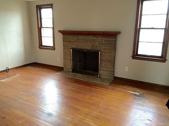 3rd image of 21524 Avalon St