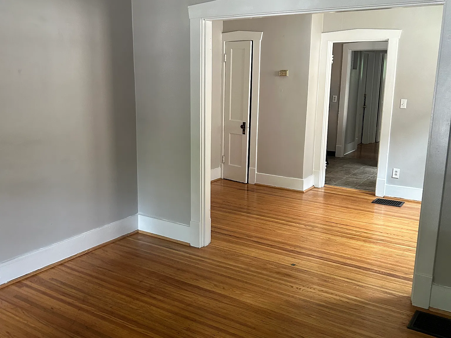 1 bed, 700 sqft, $1,050 — Photo 1