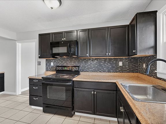 3rd image of 372 Clutts Rd