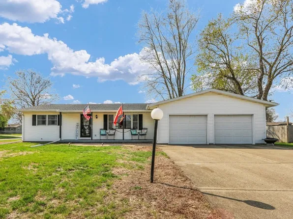 205 E Briarcliff Dr, Saint Joseph, IL 61873