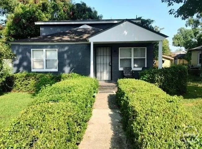 3 bed, 1.0 bath, 1204 sqft, $1,500 — Photo 1
