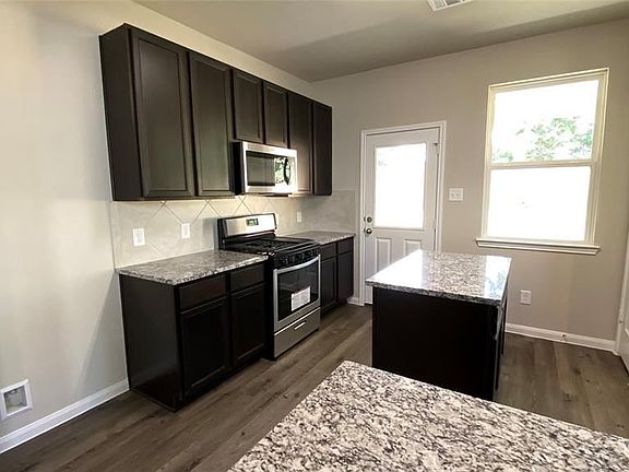 5th image of 359 Shelby Meadow Dr