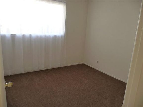 5th image of 2769 Bristol Dr