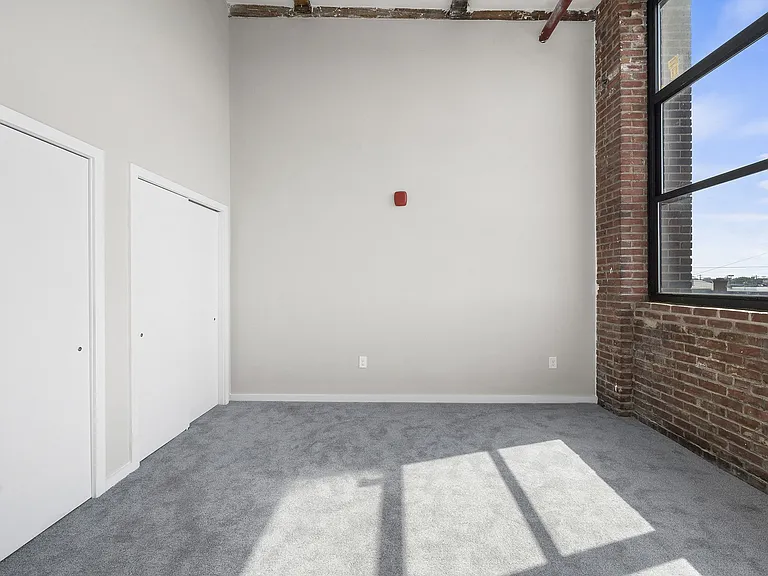 East Tioga Lofts — Photo 16