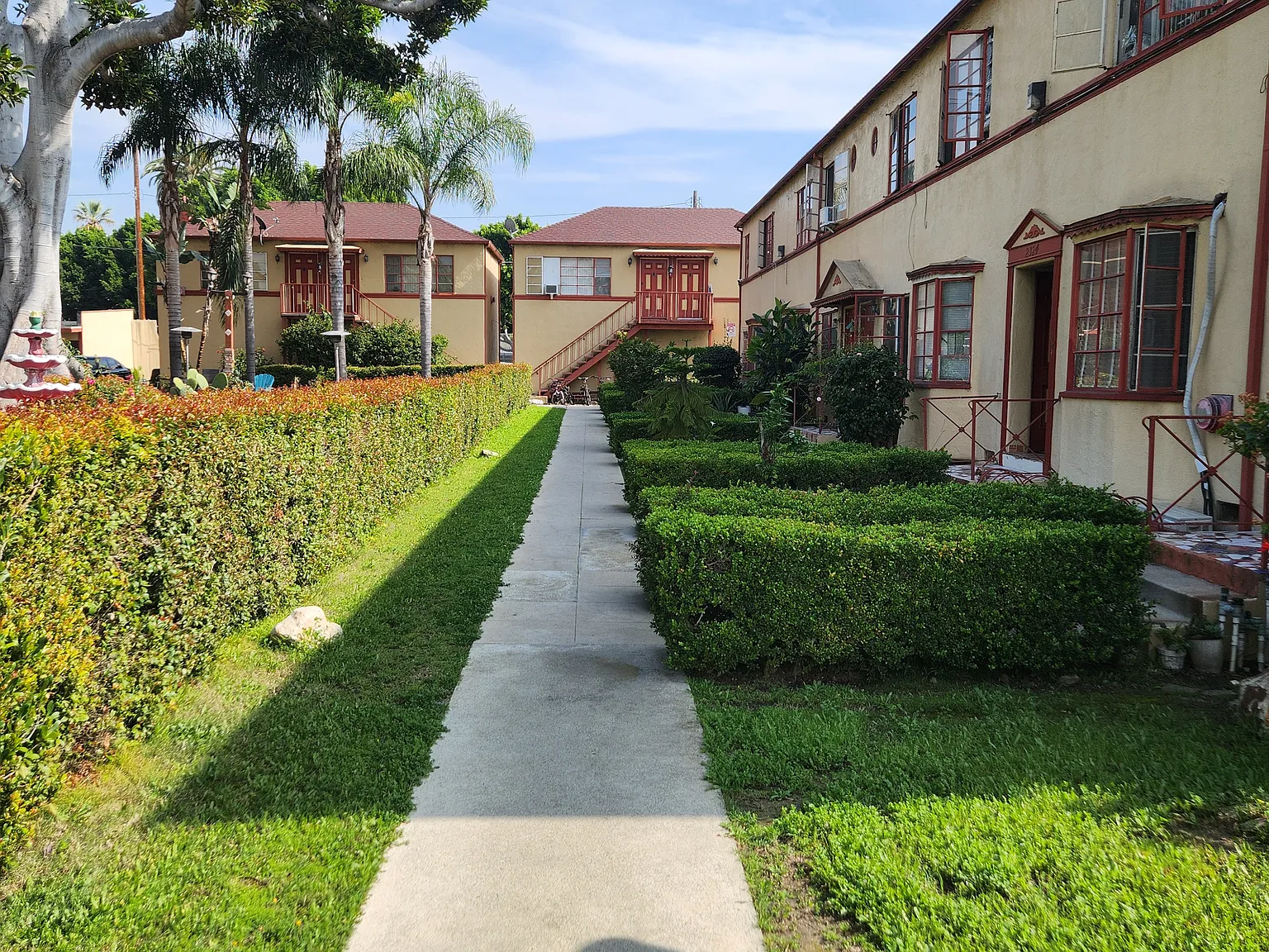 Studio, 700 sqft, $1,575 — Photo 2