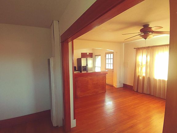 4th image of 242 W Grape St