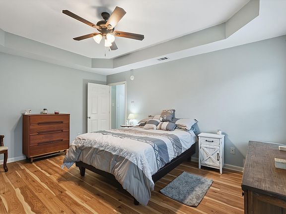 5th image of 302 Weathering Ln