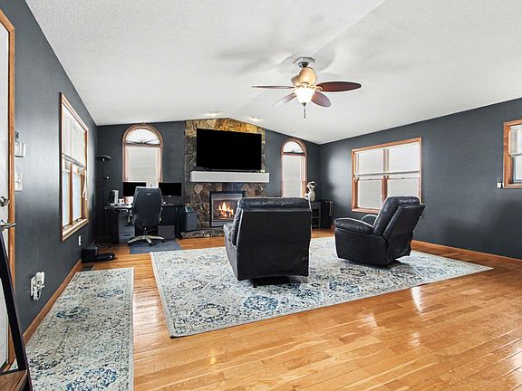 3rd image of 7916 Milan Oakville Rd