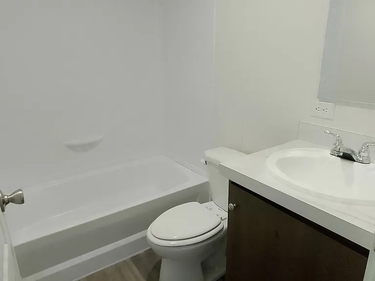16 Alma Ln — Photo 3