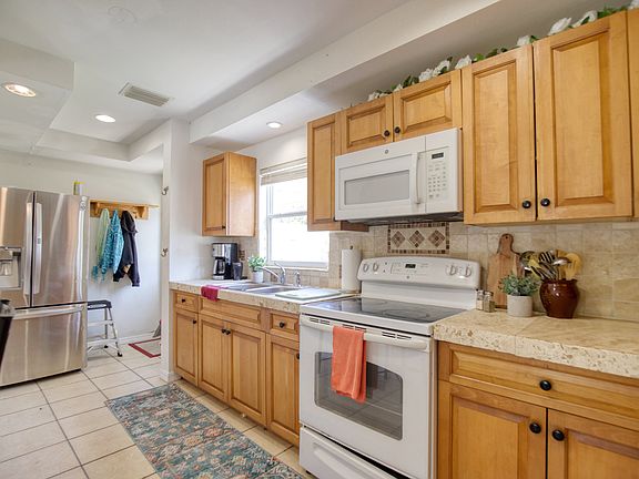 2nd image of 333 E Cornelius Cir