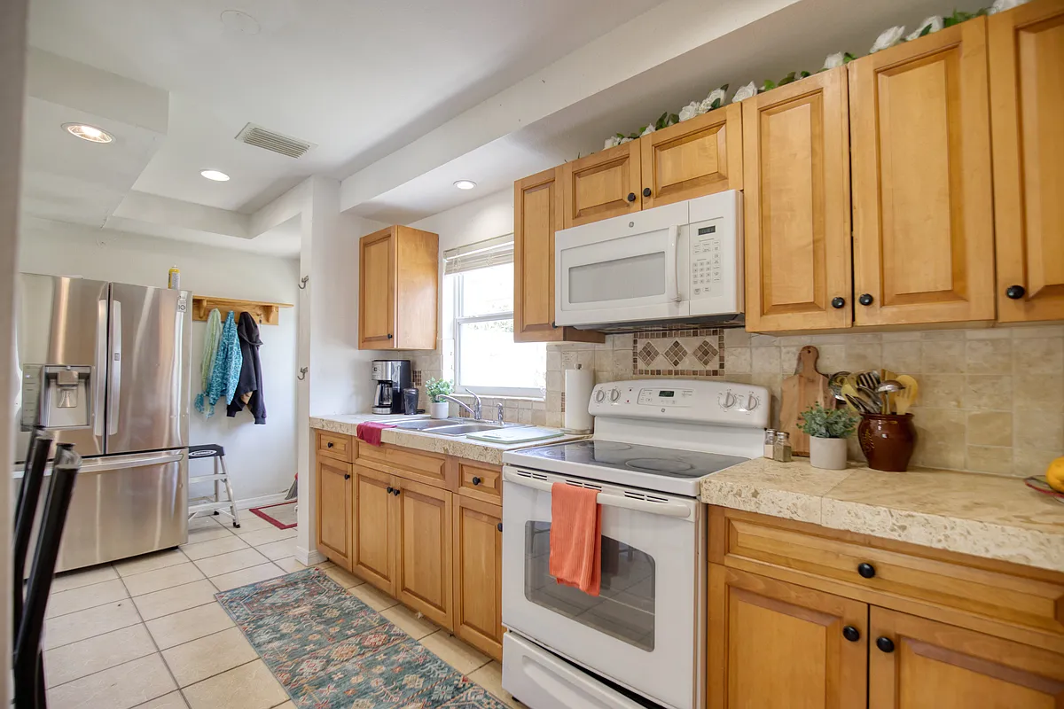 Building Photo - 333 E Cornelius Cir