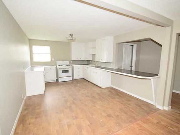 4th image of 2413 2nd St