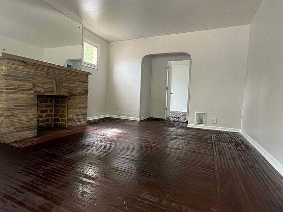 3rd image of 3683 Vine St #1