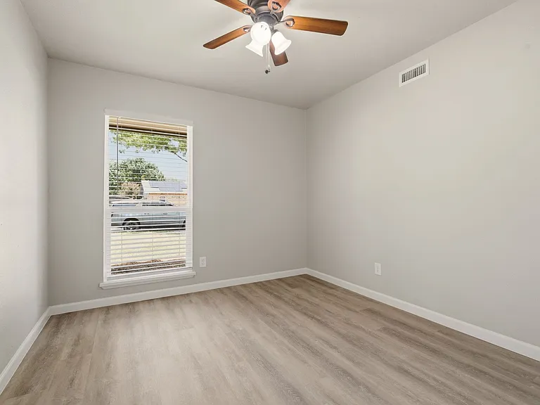 1616 Stockton Trl — Photo 16