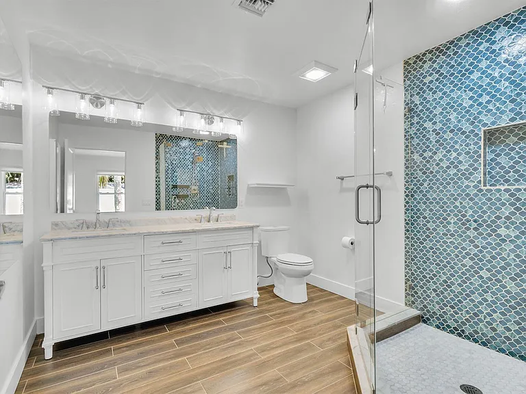 204 W Whitney Dr — Photo 24