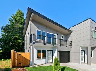 846 SW 136th St #3, Seattle, WA 98166