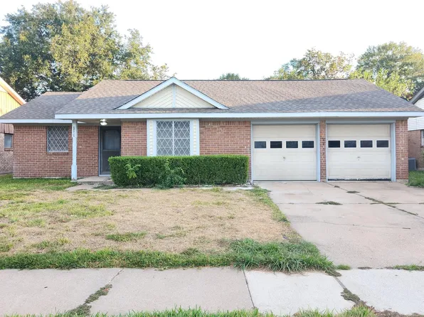 2202 Cherrybrook Ln, Pasadena, TX 77502