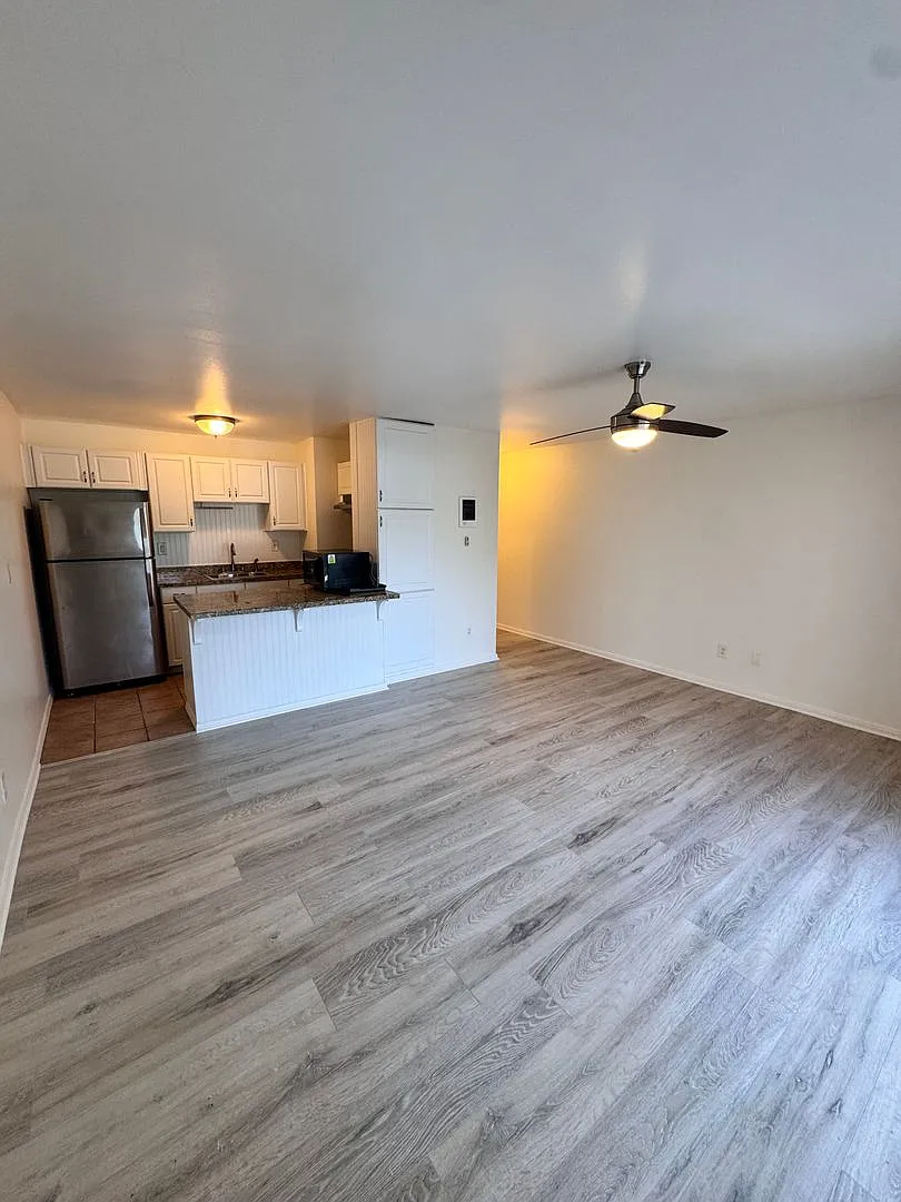 Studio Living at 5585 Pacific Coast Hwy, Unit #117 Long Beach — Photo 4