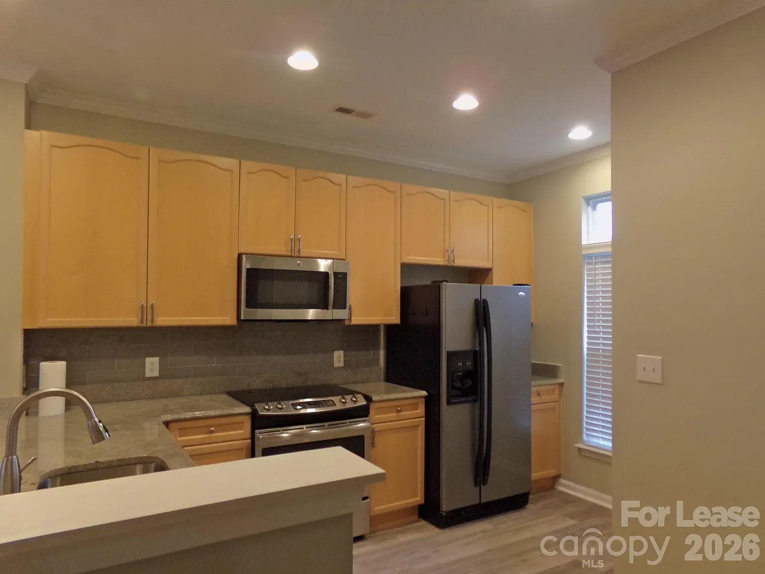 2 bed, 2.5 bath, 1480 sqft, $2,200 — Photo 2