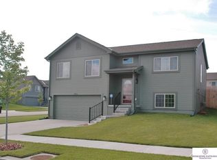14451 Sunrise St, Bennington, NE 68007