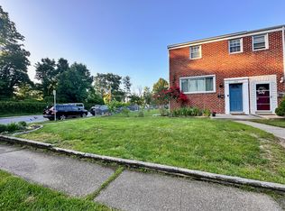 900 Circle Dr, Halethorpe, MD 21227