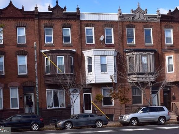 2nd image of 825 E Girard Ave