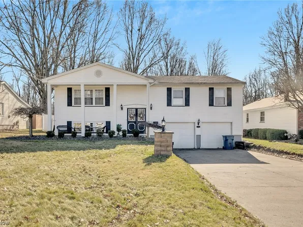 1413 Red Oak Dr, Girard, OH 44420