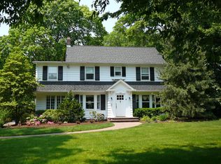 456 Heights Rd, Ridgewood, NJ 07450
