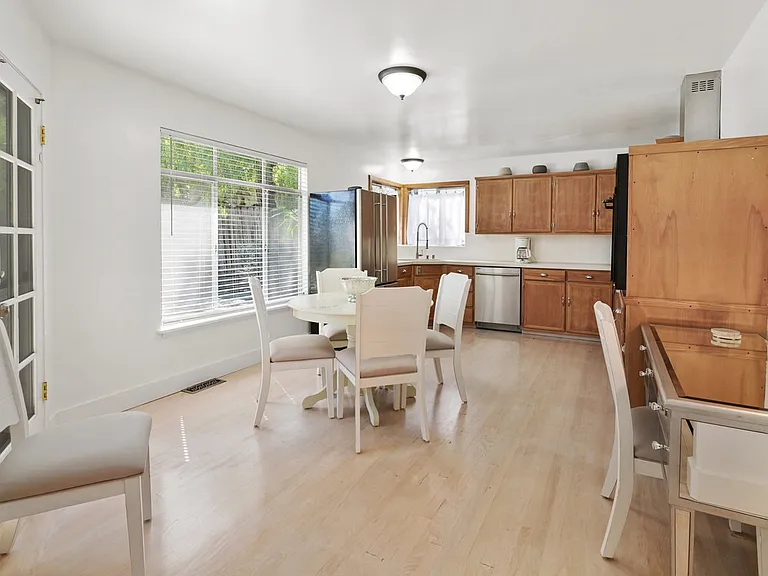 2035 El Prado St — Photo 10