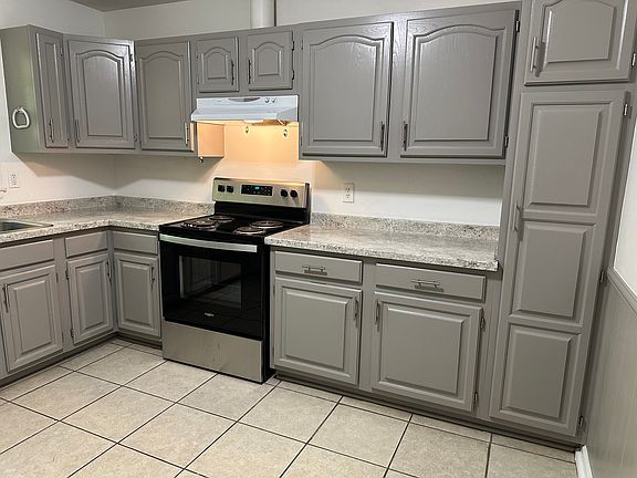 3rd image of 9027 Hardy St