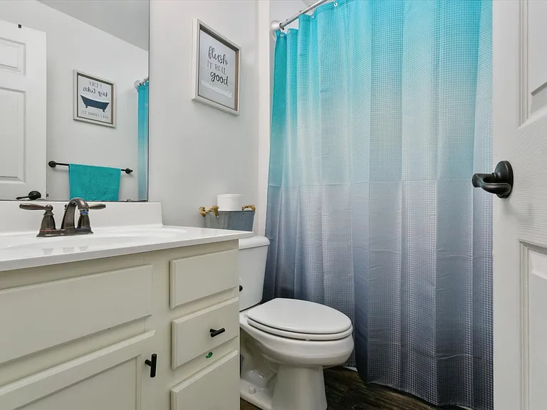 126 Brock St — Photo 31