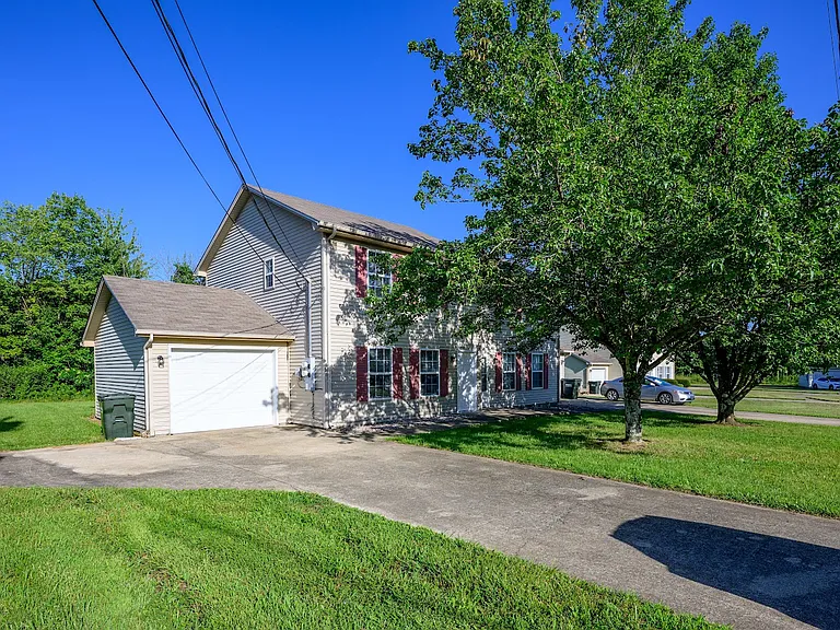 106 Keith Ct — Photo 2