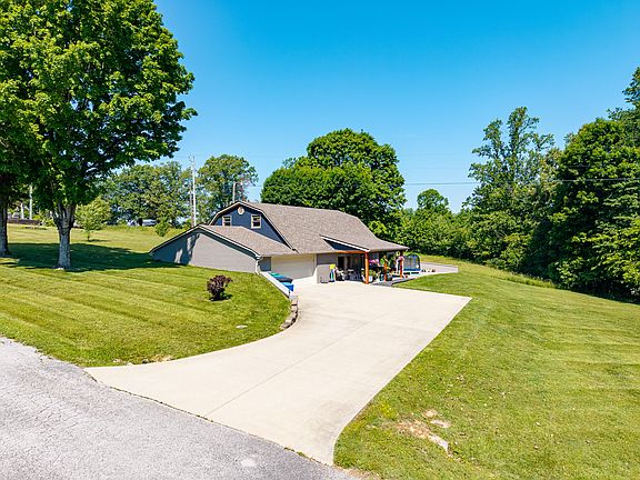 5th image of 160 W Meadow Dr