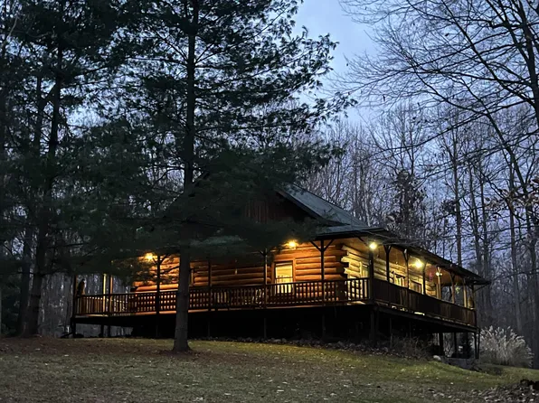 1254 Burbank Rd, Quincy, MI 49082