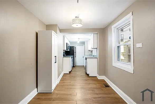 424 S Eden St — Photo 4