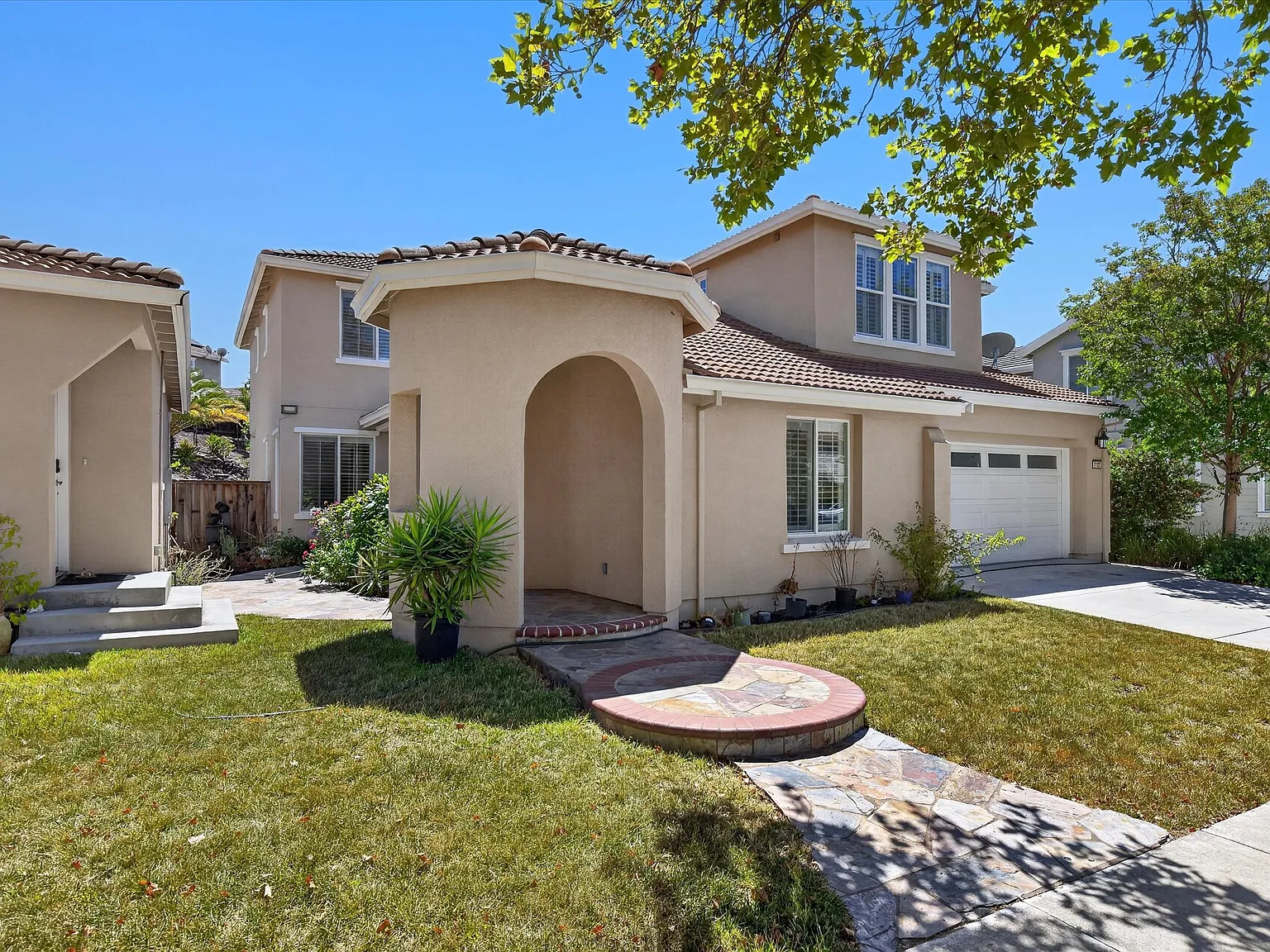 5 bed, 4.5 bath, 3560 sqft, $5,985 — Photo 4
