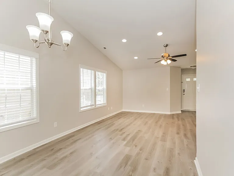 2707 Oasis Ln — Photo 5
