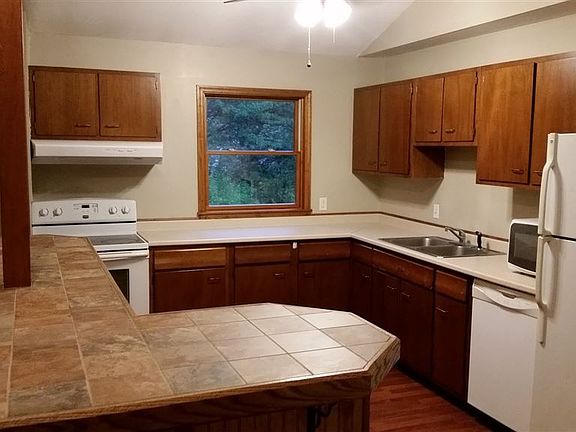 5th image of 41 Parkwood Dr