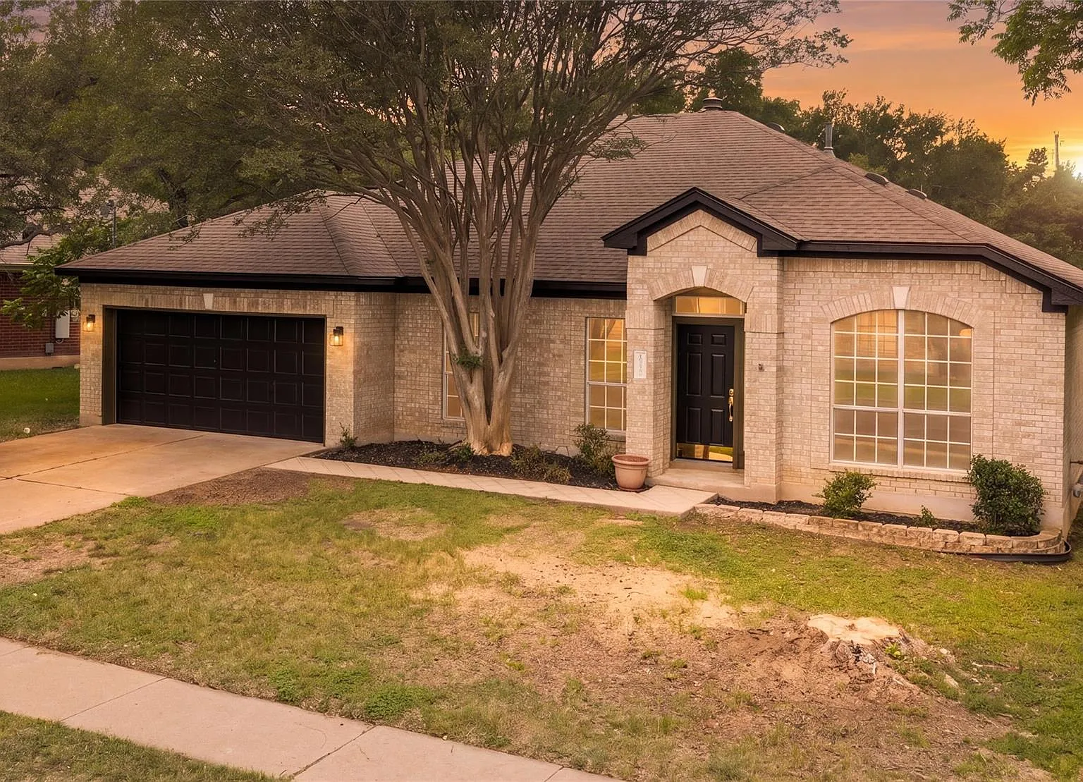 4 bed, 2.0 bath, 2213 sqft, $2,650 — Photo 1