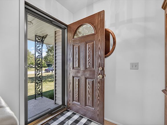 5th image of 7108 Fairgrove Dr