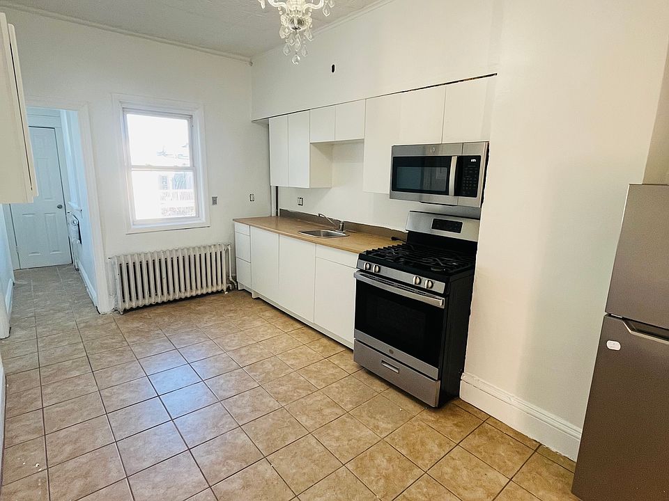 Kitchen / Dining