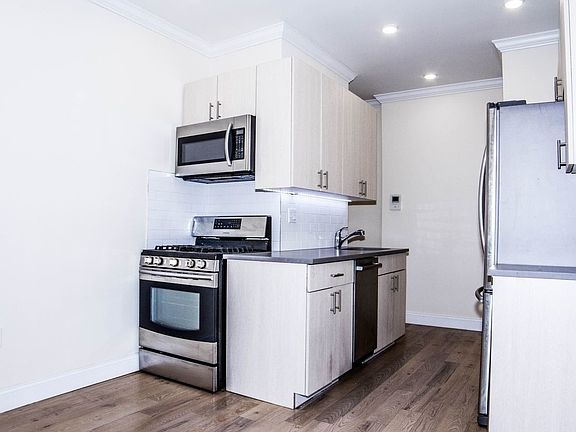 4th image of 920 Bushwick Ave #112