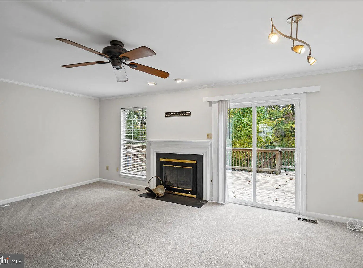 3 bed, 2.5 bath, 1826 sqft, $2,600 — Photo 3