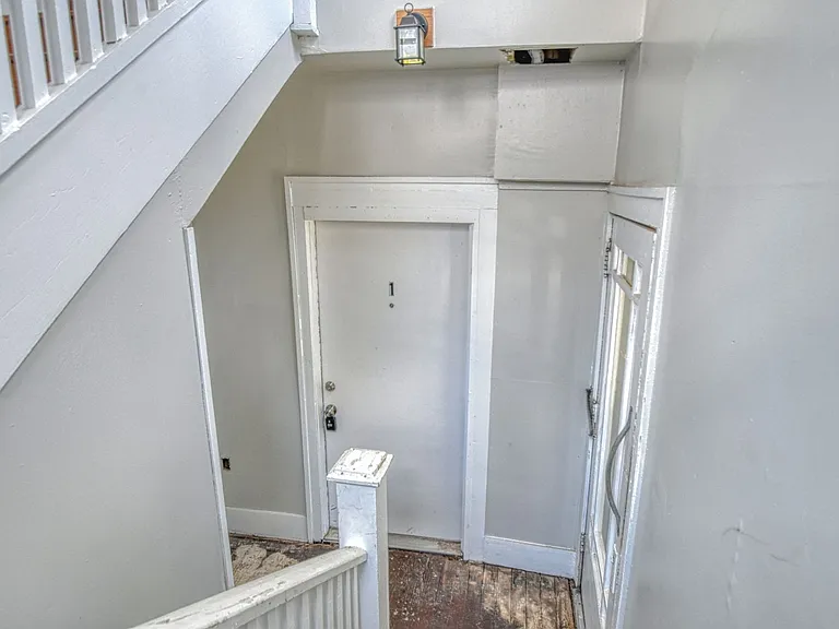 464 College Ave — Photo 35